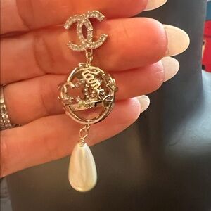 Elegant Gold and Pearl Drop Earrings